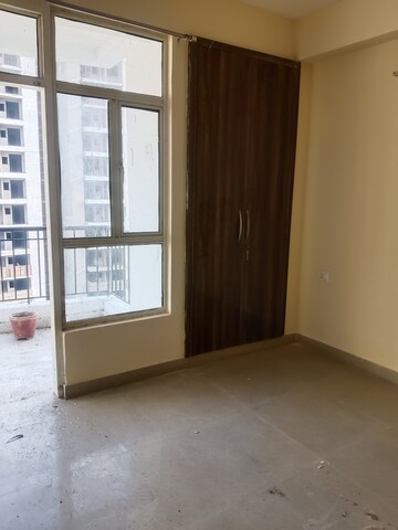 Room in 3 BHK Apartment at Radicon Vedantam, Sector 16c Greater Noida – for Rent