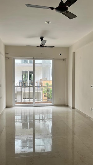 Room in 2.5 BHK Apartment at Smart World Gems, Sector 89 – for Rent