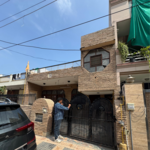 3 BHK + Pooja Room,Servant Room,Study Room,Extra Room 160 Sq.Yd. Independent House in Sector 9