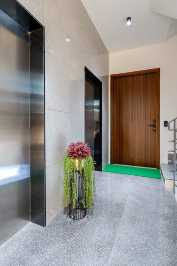 Lift in 3 BHK Apartment at Orchid Ivy Floors, Sector 51 – for Sale