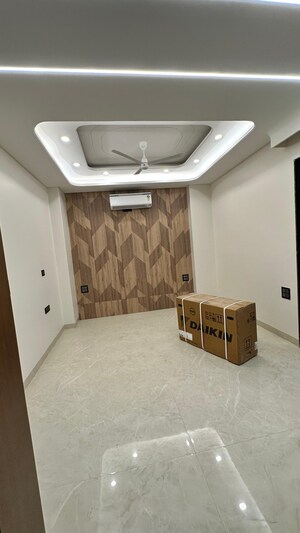 Team Area in 4 BHK Builder Floor at Ansal API Esencia, Sector 67 – for Rent