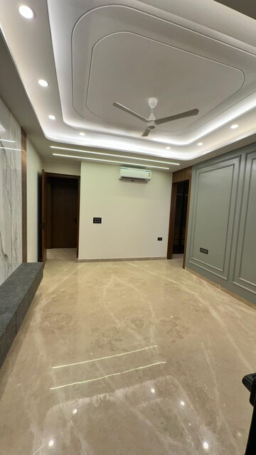 Room in 4 BHK Builder Floor at Ansal API Esencia, Sector 67 – for Rent