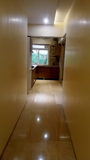 Room in 1 BHK Apartment at Khar West – for Rent