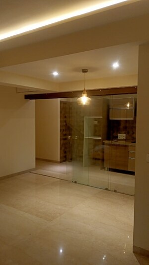 Room in 1 BHK Apartment at Khar West – for Rent