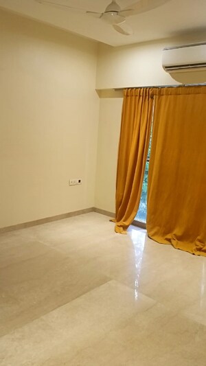 1 BHK Apartment For Rent in Khar West
