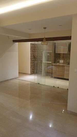 Room in 1 BHK Apartment at Khar West – for Rent