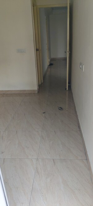 Room in 2 BHK Apartment at Gaur City 2 - 14th Avenue, Sector 16c Greater Noida – for Rent