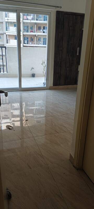 Room in 2 BHK Apartment at Gaur City 2 - 14th Avenue, Sector 16c Greater Noida – for Rent