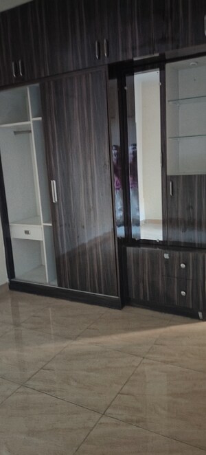 Room in 2 BHK Apartment at Gaur City 2 - 14th Avenue, Sector 16c Greater Noida – for Rent