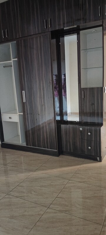 2 BHK Apartment For Rent in Gaur City 2 - 14th Avenue, Sector 16c Greater Noida
