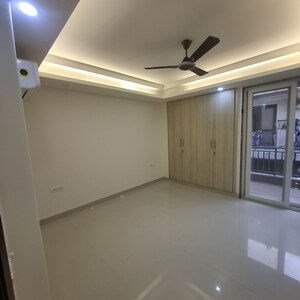 Room in 3 BHK Builder Floor at Vipul World Floors, Sector 48 – for Rent