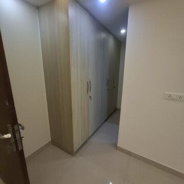 Room in 3 BHK Builder Floor at Vipul World Floors, Sector 48 – for Rent