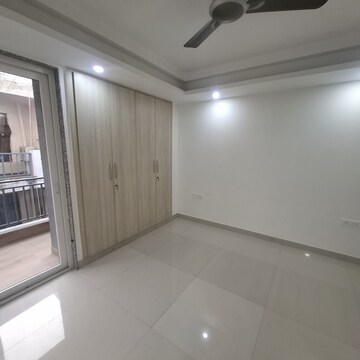 Room in 3 BHK Builder Floor at Vipul World Floors, Sector 48 – for Rent