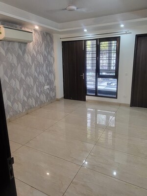 Room in 3 BHK Builder Floor at Ansal API Esencia, Sector 67 – for Rent