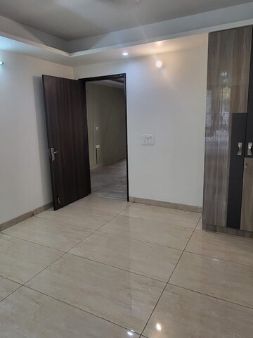 Room in 3 BHK Builder Floor at Ansal API Esencia, Sector 67 – for Rent