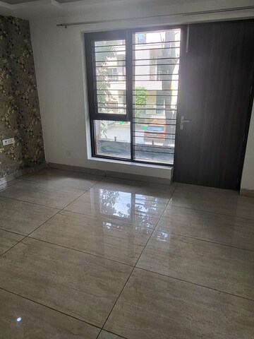 Room in 3 BHK Builder Floor at Ansal API Esencia, Sector 67 – for Rent