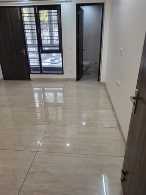 Room in 3 BHK Builder Floor at Ansal API Esencia, Sector 67 – for Rent