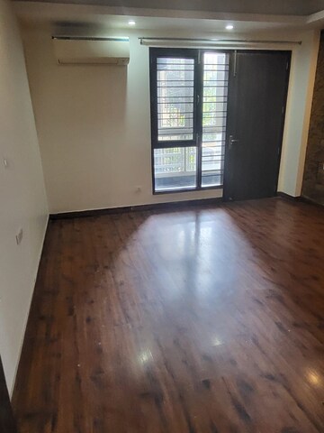 Room in 3 BHK Builder Floor at Ansal API Esencia, Sector 67 – for Rent