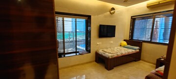 Room in 2 BHK Apartment at Bandra West – for Rent