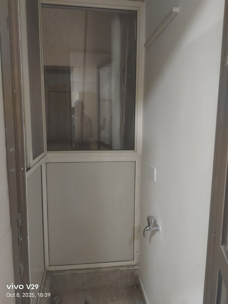 Bathroom, unitech-the-residences-sector-33 2 Bedroom 1225 Sq.Ft. Apartment In Sector 33 Gurgaon 9290571