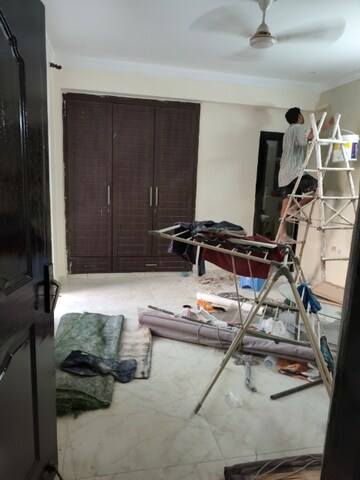 Master Bedroom in 3 BHK Apartment at Amrapali Platinum, Sector 119 – for Rent