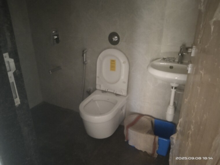 Bathroom, chandak-34-park-estate 1 Bedroom 393 Sq.Ft. Apartment In Goregaon West Mumbai 9290703