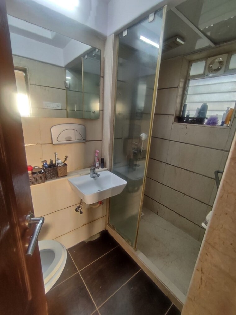 Bathroom, bandra west 2 Bedroom 750 Sq.Ft. Apartment In Bandra West Mumbai 9290674