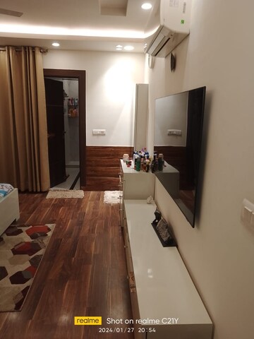 Bedroom in 4 BHK Apartment at DLF Westend Heights, Sector 53 – for Rent