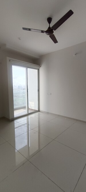 Room in 2 BHK Apartment at Yashwin Orizzonte, Kharadi – for Rent