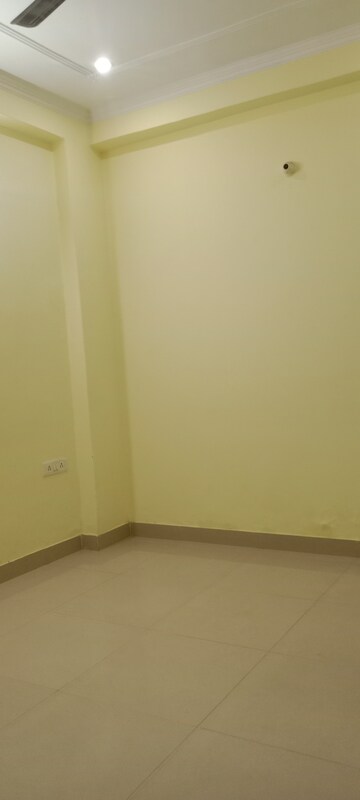 Room in 2 BHK Builder Floor at Saket – for Rent