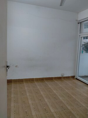 Room in 2 BHK Apartment at Tulip Lemon, Sector 69 – for Rent