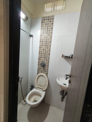 Bathroom in 1.5 BHK Apartment at Hari Niwas Chembur, Chembur – for Rent