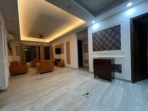 Room in 3 BHK Builder Floor at Sushant Lok 2, Sector 57 – for Rent