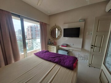Bedroom in 3 BHK Apartment at Khar West – for Rent