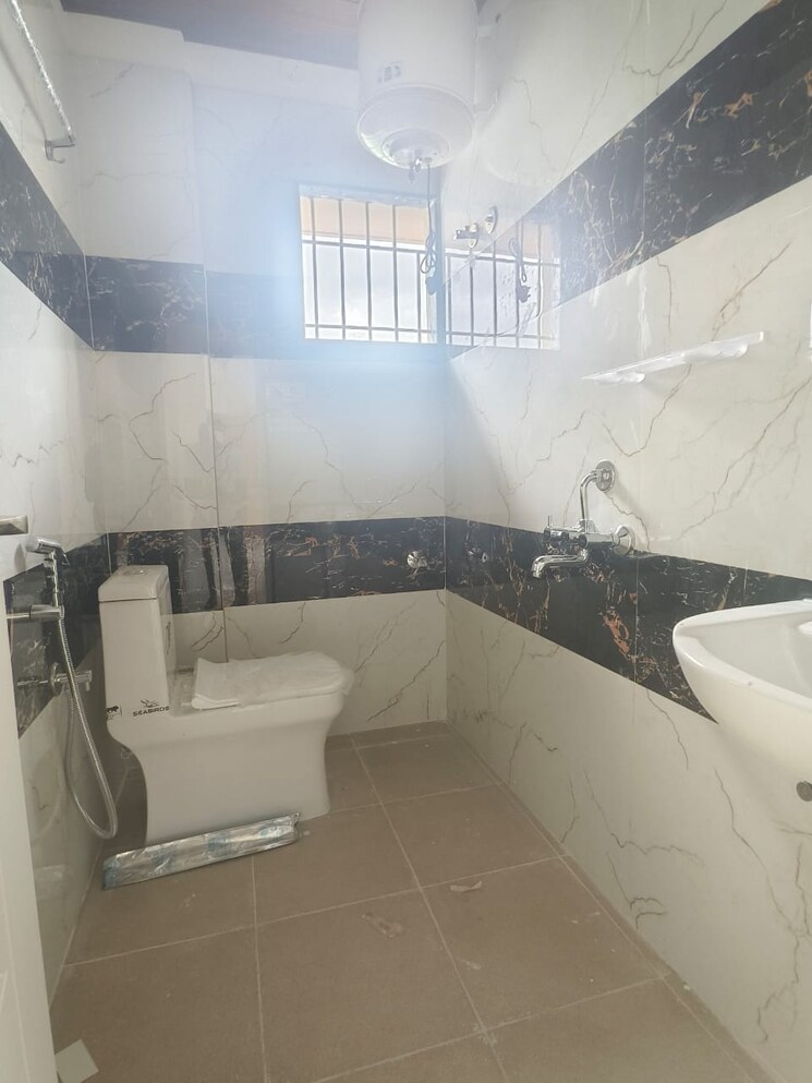 Attached Bathroom, iti layout 2 Bedroom 1200 Sq.Ft. Builder Floor In Iti Layout Bangalore 9291179