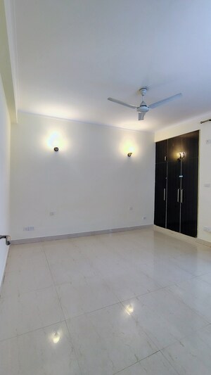 Room in 3 BHK Builder Floor at Ansal Florence Super, Sector 57 – for Rent