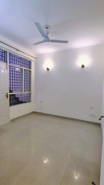 Room in 3 BHK Builder Floor at Ansal Florence Super, Sector 57 – for Rent
