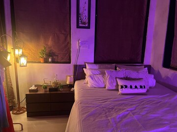 Bedroom in 1 RK Apartment at Khar West – for Rent