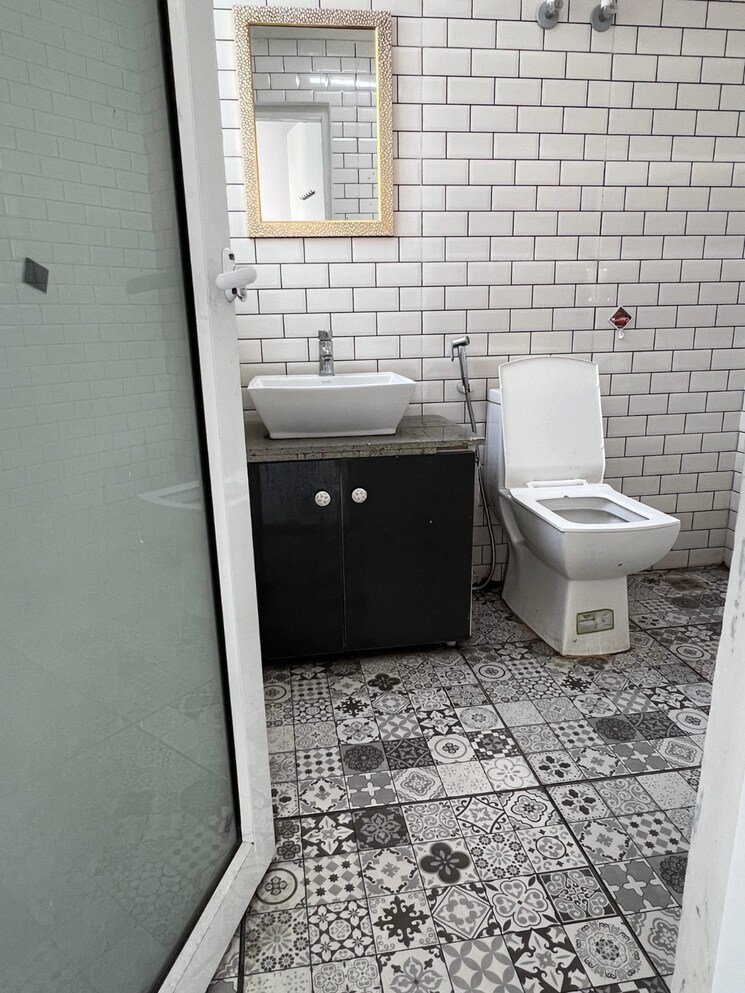 Bathroom, vipul-world-floors 1 RK 350 Sq.Ft. Apartment In Sector 48 Gurgaon 9291240