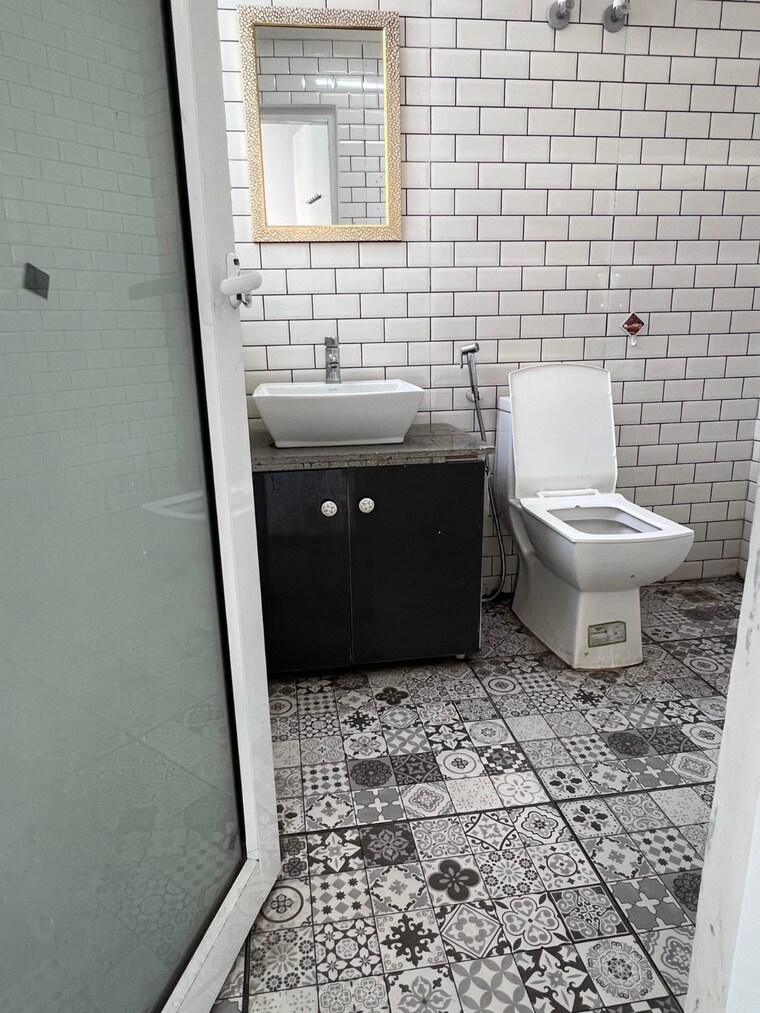 Bathroom, vipul-world-floors 1 RK 350 Sq.Ft. Apartment In Sector 48 Gurgaon 9291240