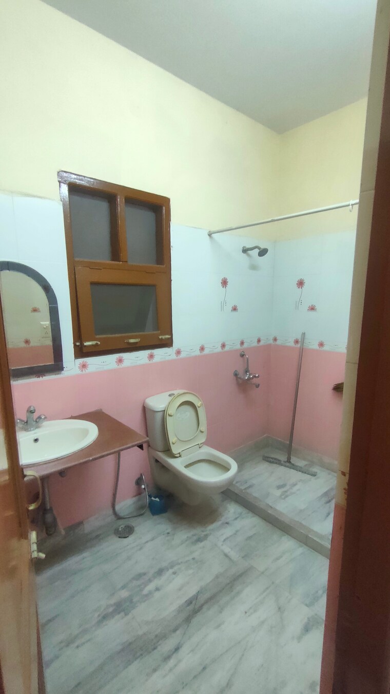 Bathroom, white-pearl-residency 1 RK 400 Sq.Ft. Builder Floor In Sector 5 Gurgaon 9291306