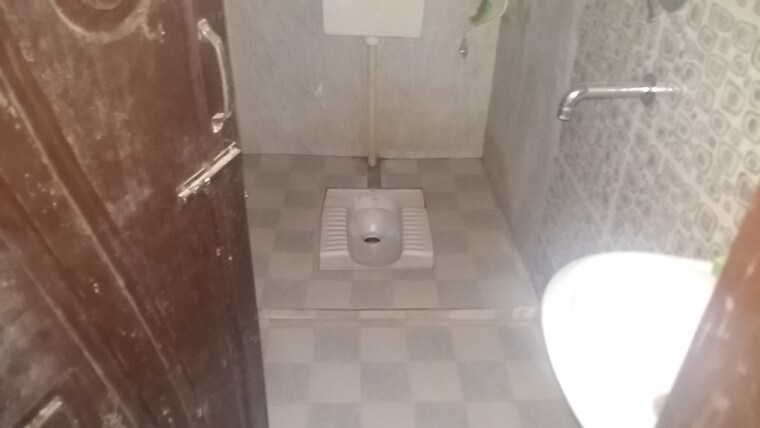 Bathroom, durgakund 2 Bedroom 1100 Sq.Ft. Apartment In Durgakund Varanasi 9291253