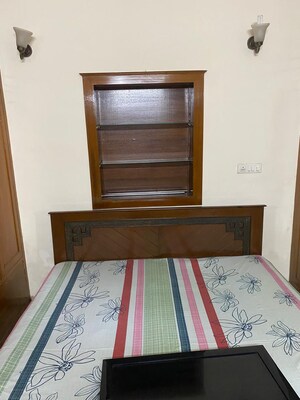 Bedroom in 2 BHK Builder Floor at Sector 43 – for Rent