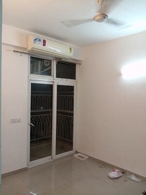 Room in 3 BHK Apartment at Mahagun Mywoods, Sector 16c Greater Noida – for Rent