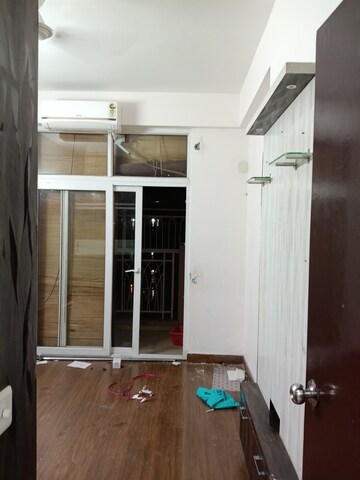Room in 3 BHK Apartment at Mahagun Mywoods, Sector 16c Greater Noida – for Rent