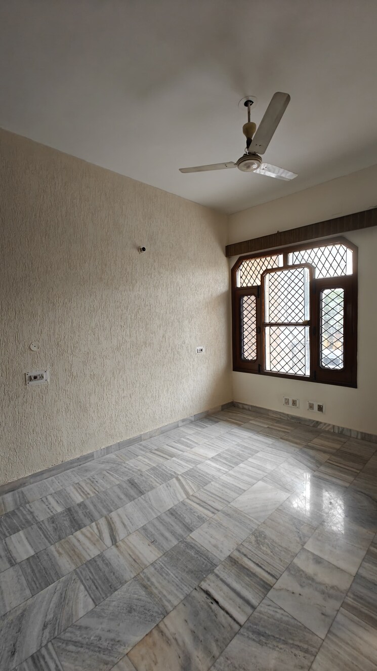 Room, sector 50 2 Bedroom 900 Sq.Ft. Apartment In Sector 50 Chandigarh 9291556