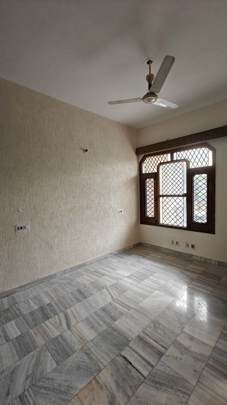 Room, sector 50 2 Bedroom 900 Sq.Ft. Apartment In Sector 50 Chandigarh 9291556