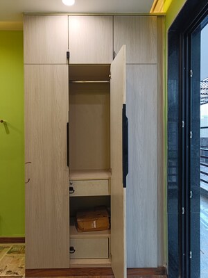 Building Lobby in 4 BHK Builder Floor at DLF City Phase IV, Dlf Phase iv – for Sale