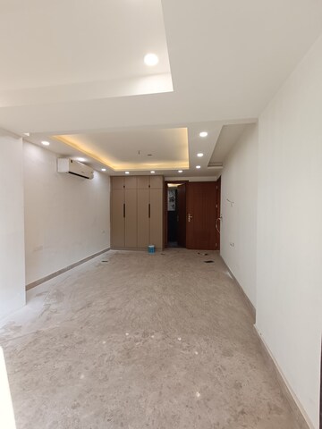 Room in 4 BHK Builder Floor at DLF City Phase IV, Dlf Phase iv – for Sale