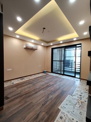 Room in 4 BHK Builder Floor at DLF City Phase IV, Dlf Phase iv – for Sale